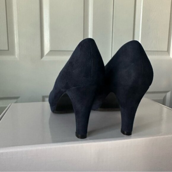 Boston Design Studio Women's 9W Faux Suede Heels Round Toe & Platform Sole Pumps - Picture 5 of 16